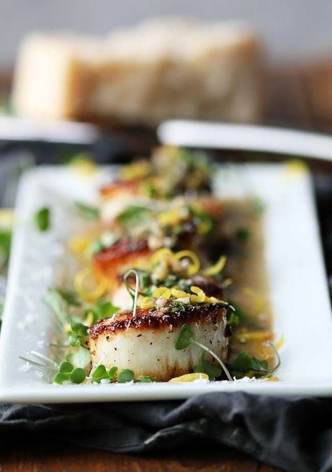 Try these absolutely delicious Pan Seared Scallops with White Wine and Herb Butter Sauce that are sure to be a hit! @easyhomemeals Seared Scallops Recipe, Herb Butter Sauce, Scallop Appetizer, White Wine Recipes, Scallops Recipe, Scallop Dishes, Pan Seared Scallops, Seafood Entrees, Seared Scallops