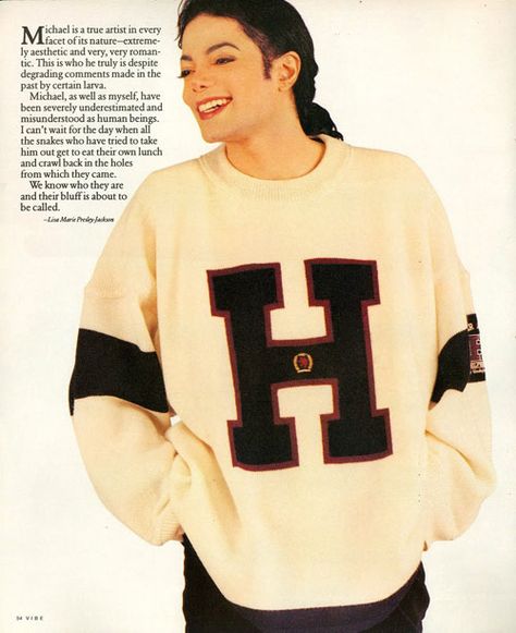 When Michael Jackson wore this sweater in Vibe magazine. | 18 Epically '90s Tommy Hilfiger Moments Vibe Magazine, Michael Jackson Wallpaper, Michael Jackson Rare, Michael Jackson Smile, Joseph Jackson, Michael Jackson Pics, King Of Pop, Paris Jackson, King Of Music