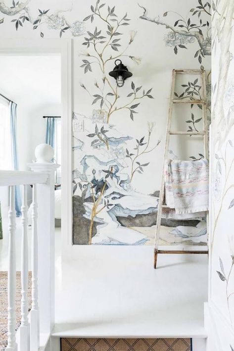 6 Creative Accent Wall Ideas To Make A Statement In Your Room Chinoiserie Mural, Asian Homes, Asian Home Decor, Chinoiserie Wallpaper, House And Home, Chinoiserie Chic, Hand Painted Walls, Inspirational Wallpapers, Blue Decor