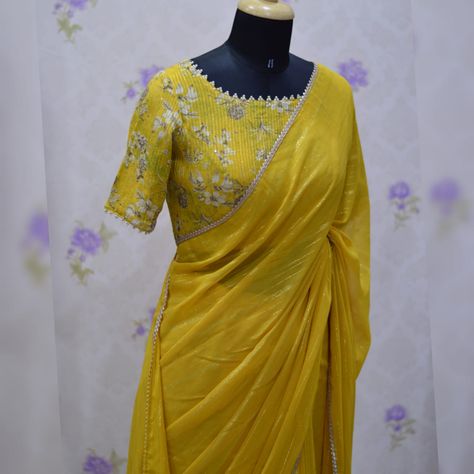 Plain Yellow Saree, Saree Blouse Model, Yellow Colour Saree, Styling Saree, Normal Saree, Yellow Sarees, Saree Inspiration, Plain Sarees, Patch Blouse