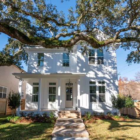 This Lakeview Beauty will be on the market very, very soon👀 Follow @burkbrokerage for more updates!! New Orleans touches with modern luxury finishes! Modern New Orleans Home, New Orleans Style Homes, New Orleans Style, New Orleans Homes, Construction Home, Architectural Features, Lake View, New Construction, Modern Luxury