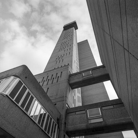 Erno Goldfinger, Trellick Tower, Tower Photography, North Kensington, Tower Hamlets, Sky Bridge, Brutalism Architecture, Concrete Architecture, Minecraft Inspo