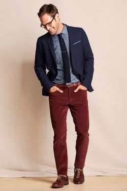 The classic navy blue blazer is one piece of clothing that should be hanging in every man's closet. It can be the most versatile part of your wardrobe. Burgundy Pants Men, Corduroy Pants Outfit, Maroon Pants, Burgundy Pants, Office Casual Outfit, Mens Fashion Smart, Red Pants, Mens Winter Fashion, Formal Outfit