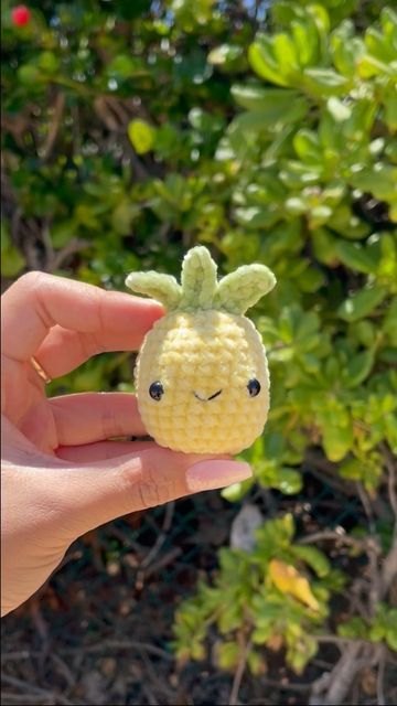 Hawaii Crochet, Stuffed Pineapple, Handmade Keychain, Kawaii Crochet, Hawaii Life, Hawaii Beaches, Crochet Keychain, Crochet Handmade, Cute Kawaii