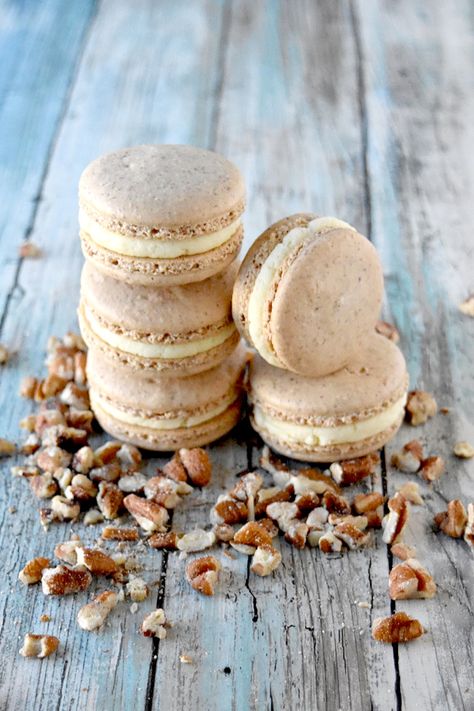 Butter Pecan Macarons, Pecan Pie Macarons, Fall Flavor Macarons, Fall Macaron Flavors, Pecan Macarons, Fall Macarons, Macaron Inspiration, Easy Macaroons Recipe, French Macaroon Recipes