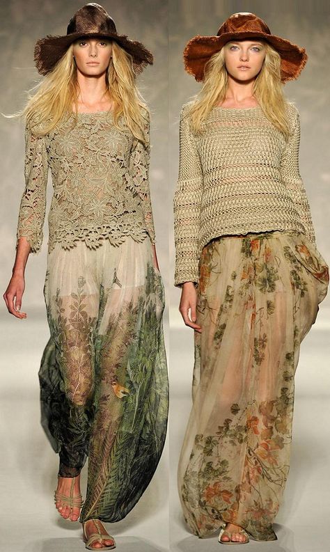 .  Spring / Summer 2011 Alberta Ferretti Hippie, Bohemian Chic...!  photo: catwalking.com www.albertaferretti.com Skirts And Tops, Estilo Hippy, Mode Hippie, Bohemian Style Clothing, Bohemian Style Dresses, Fun Clothes, Estilo Hippie, Stil Boho, Mode Boho