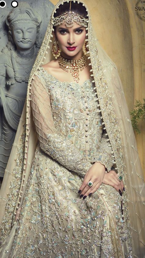 Gold Dupatta, Saba Qamar, Modern Fairy, Zainab Chottani, Hindi Medium, Desi Bride, Latest Bridal Dresses, Gold Lame, Muslim Dress