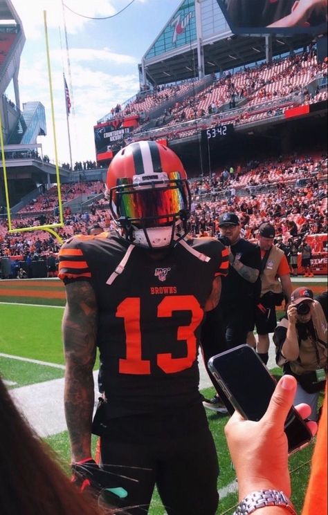 Odell Beckham Jr Cleveland Browns, Cleveland Browns Aesthetic, Nfl Players Aesthetic, Cleavland Browns, Nfl Photography, Football Aesthetics, Browns Wallpaper, Cleveland Browns Wallpaper, American Football Cleats