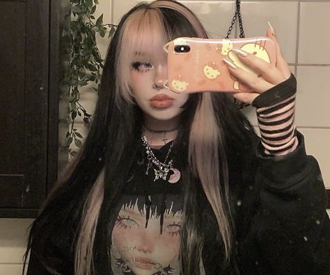 Egirl Hair Color, Skunk Hair Dye, Long Hair Transformation, Hair Dye Styles, Egirl Hair, Dyed Bangs, Dye Styles, Skunk Hair, Graduated Bob Haircuts