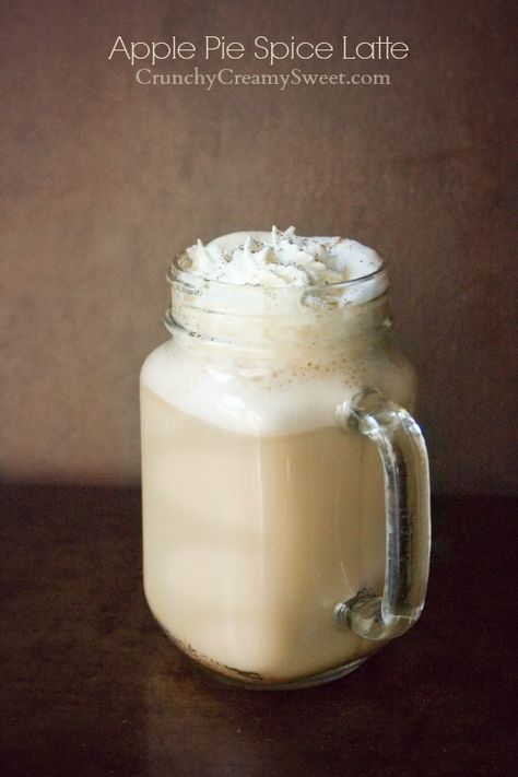 Apple Pie Spice Latte by CrunchyCreamySweet.com | Homemade latte with Fall's favorite flavor: apple pie spice! Coconut Latte, Grape Smoothie, White Chocolate Coconut, Homemade Latte, Cozy Drinks, Apple Pie Spice, Apple Jack, Latte Recipe, Winter Drinks