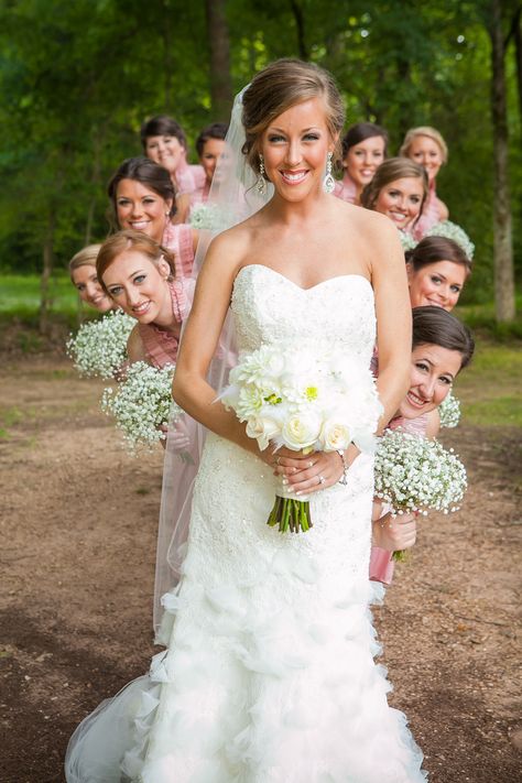 bridesmaids #wedding #bridesmaids Wedding Picture Bridesmaid, Wedding Pics Bridesmaids, Creative Bridesmaid Photos, Fun Wedding Pictures Bridesmaids, Bridesmaids Poses Photo Ideas, Bridemaid Photos With Bride, Wedding Photo Ideas Bridesmaids, Photoshoot Bridesmaids, Bride And Bridesmaids Photos