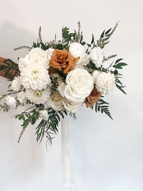 Neutral Brown Bridal Bouquet, White And Green Fall Bouquet, White And Rust Floral Arrangements, Minimal Fall Wedding Bouquet, Wedding Bouquet With Mums, Bridal Bouquet Neutral Colors, Wedding Colors For Fall Weddings, Green And Brown Wedding Flowers, White And Rust Bouquet