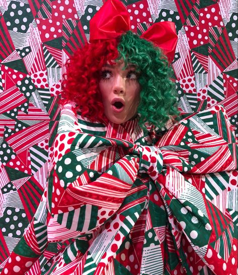 Everyday is Christmas! Sia Christmas, Sia Music Video, Sia And Maddie, Sia Music, Sia Kate Isobelle Furler, Sia Furler, Artistic Portrait Photography, Maddie Z, Xmas Songs