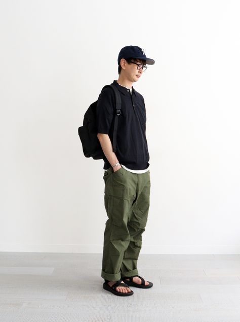 Olive Green Outfit Men, Olive Pants Men, Army Green Pants Outfit, Japanese Street Fashion Men, Layer Fashion, Cargo Pants Outfit Men, Baggy Pants Outfit, Green Pants Outfit, Uniqlo Pants