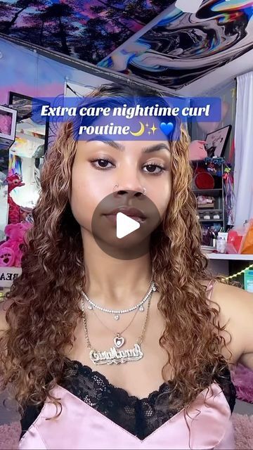 ꧁ 𝒜𝓃𝓃𝒶 ꧂ on Instagram: "Nightcare curl routine🌙✨ products 💙: @itsa10haircare leave in, @tangleteezer brush, @mielleorganics rosemary hair oil, @colabhair Dry Shampoo overnight renew 🫶🏽 & bonnet with other healthy hair accessories on my storefront 
.
.
.
.
.
.
.
.
.
.
.
.
.
 #beauty #haircaretips #night #healthyhair #explorepage✨ #trending #hairtutorial #hairgrowth" Rosemary Hair Oil, Diy Hair Oil, Curl Routine, Rosemary Hair, Curly Hair Overnight, Rosemary Oil For Hair, Overnight Hairstyles, Dry Curly Hair, Night Time Routine