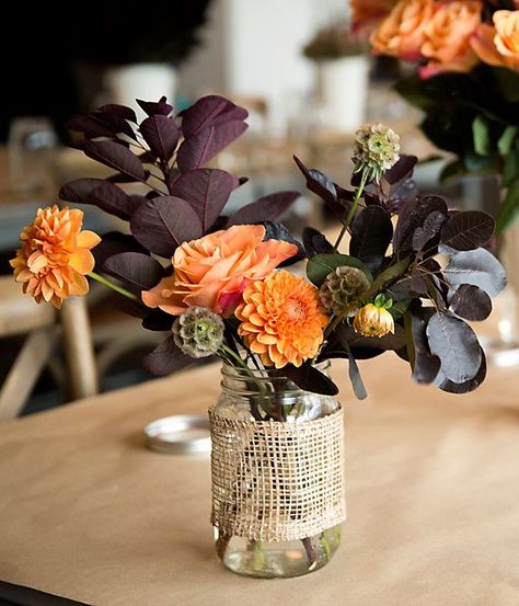 Fall Arrangements Diy, Flowers Arrangements Simple, Flower Arranging Class, Fall Flower Arrangements, Fall Colours, Fall Floral Arrangements, Diy Arrangements, Arrangement Ideas, Fall Arrangements