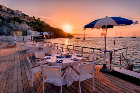 Seafood Tower, Best Seafood Restaurant, Breakfast Places, Sorrento Italy, Italy Holidays, Restaurant Offers, Seafood Restaurant, Great Restaurants, Best Places To Eat