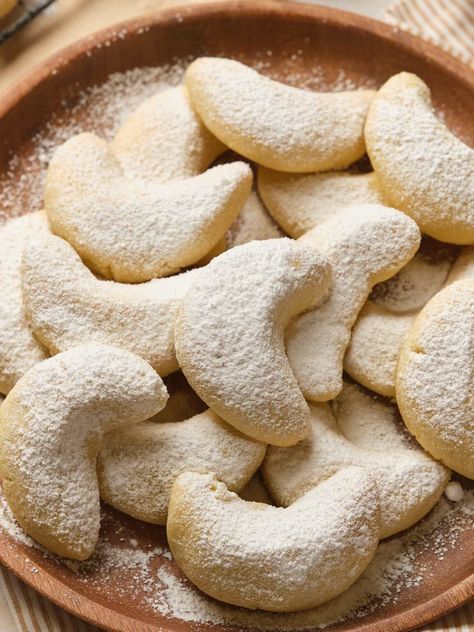 Easy Almond Crescent Cookies Recipe Almond Crescents Cookies, Crescent Cookies Recipes, Crescent Moon Cookies, Almond Crescent Cookies Recipes, Crisco Cookies, Almond Crescent Cookies, Crescent Cookies, Moon Cookies, Finger Cookies