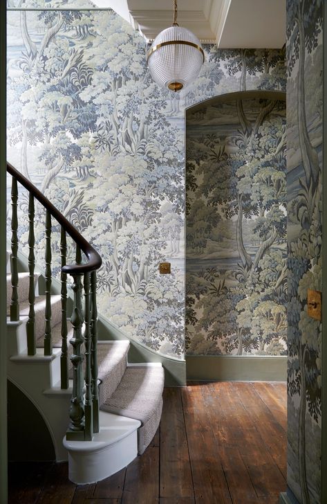 Wallpaper Stairwell, Hackney Wallpaper, Foyer Wallpaper, House Of Hackney Wallpaper, Wallpaper Hallway, Gallery House, Hallway Wallpaper, House Of Hackney, British Interior