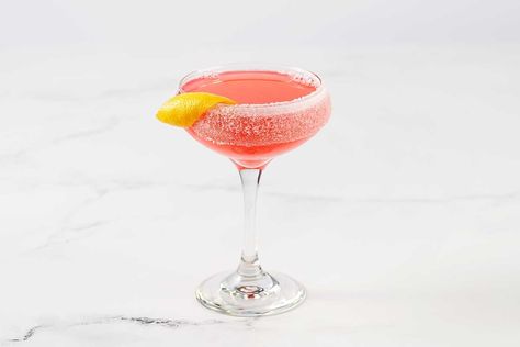 Raspberry Lemon Drop | The Cheesecake Factory Raspberry Lemon Drop Martini, Chicken Bellagio, Raspberry Lemon Drop, Lemon Drop Drink, Lemon Drop Recipe, Crab And Artichoke Dip, Martini Recipes Vodka, Cheesecake Popsicles, Recipes To Try At Home