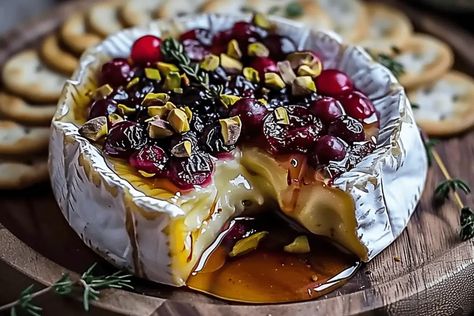 Baked Camembert Cranberry, Baked Camembert Cheese Recipes, Cambert Cheese Baked, Cranberry Camembert, Camembert Cheese Recipes, Camembert Baked, Baked Camembert Recipe, Camembert Recipes, Crunchy Toppings