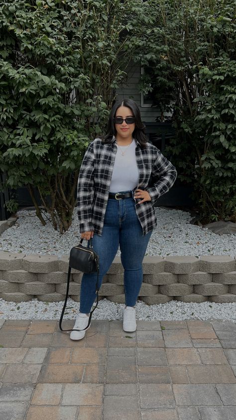 Plus size outfit ideas for fall Consert Outfits Ideas Plus Size, Winter Fashion Outfits 2023 Plus Size, Curvy Winter Outfits 2023, Rbd Outfits Ideas Concert Plus Size, 2023 Plus Size Outfits, Outfits Invierno Curvy, Rbd Outfits Ideas, Sweatpants Outfit Baddie, Outfit Rbd