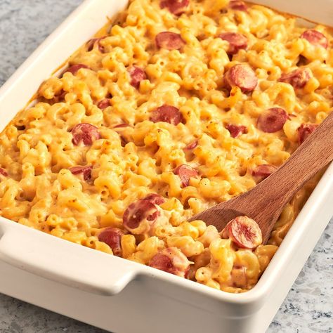 Look up "comfort food" in the dictionary and you should find the recipe for hot dog mac and cheese. It's even creamier than your average mac. Hot Dog Mac And Cheese, Hot Dog Pasta, Healthy Hot Dog, Hot Dog Casserole, Velveeta Mac And Cheese, Best Mac N Cheese Recipe, Mac And Cheese Casserole, Homemade Cheese Sauce, Easy Mac And Cheese