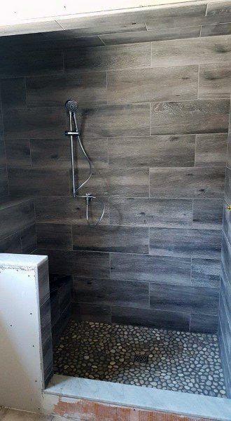 Grey Wood Bathroom Tile Shower Ideas Wood Tile Shower, Makeover Kamar Mandi, Farmhouse Shower, Tile Remodel, Bilik Air, Bad Inspiration, Bathroom Shower Tile, Bathroom Remodel Shower, Shower Tile Designs