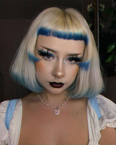 platinum hair with blue dyed tips on short hime cut @sirraccarris (tiktok) Root Hair Dye, Short Hime Cut, Blonde Hair With Blue Tips, Blue Tips Hair, Ice Fairy, Dyed Tips, Hair Dye Tips, Pink Blonde Hair, Eye Makeup Styles