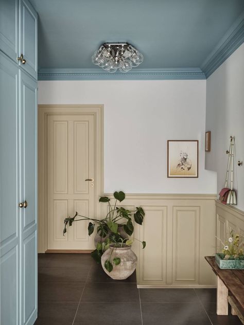 This Colorful Copenhagen Home Will Inspire You To Make Bolder Decorating Choices - Nordic Design Ideas Recibidor, Whimsy Goth Bedroom, Woman Bedroom Ideas, Grown Woman Bedroom Ideas, Copenhagen Home, Blue Ceiling, Valentines Wallpaper Iphone, Bold Decor, Painted Walls