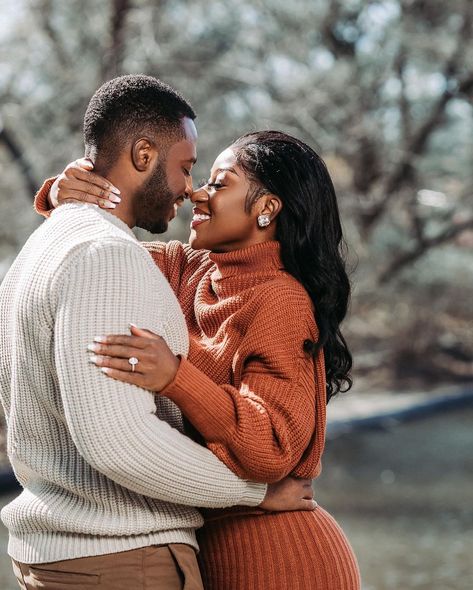 Engagement Photo Shoot Poses, Wedding Fotos, Pre Wedding Photoshoot Outfit, Engagement Photography Poses, Couple Engagement Pictures, Engagement Pictures Poses, Anniversary Photoshoot, Black Couple, Wedding Picture Poses