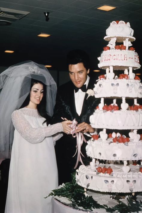 Presley Wedding, Priscilla Presley Wedding, Queen Victoria Wedding, Sweet Wedding Dresses, Yellow Wedding Dress, Iconic Weddings, Celebrity Wedding Dresses, Pregnant Wedding, Pregnant Wedding Dress