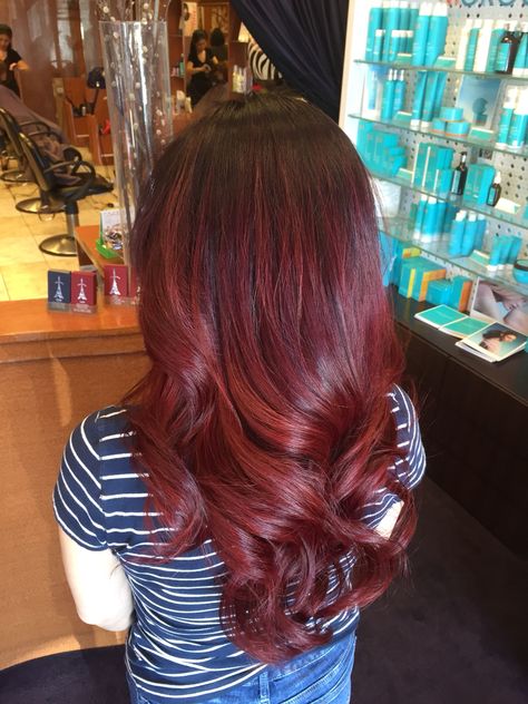 Red Balayage Vine Red Hair Colour, Red Hair Dimension, Different Red Hair Colors, Gorgeous Red Hair, Auburn Hair Balayage, Haircolor Ideas, Red Balayage Hair, Red Hair Color Ideas, Red Balayage