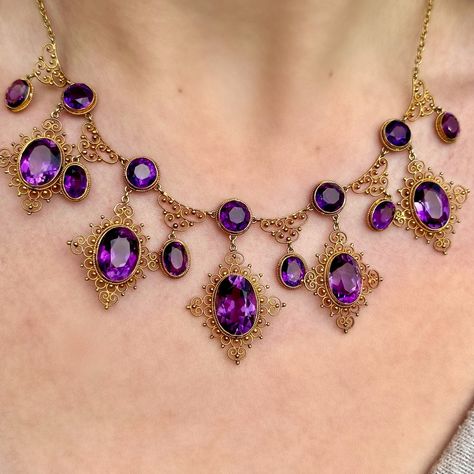 Happy National Antiques Day! Behold, the amethyst necklace of dreams!💜✨ A majestic antique Victorian necklace featuring a fabulous gallery consisting of eleven droppers and sixteen deep purple amethysts that range from approx. 0.80ct to 6ct (approx. 32ct total). Each stone is bezel set with a rope edge and surrounded by beautiful, scrolling cannetille metalwork all fashioned in 18ct gold. The piece dates to the late 19th Century and is in excellent condition. A glamorous and regal statement... Magnificent Century Jewelry, Amethyst Jewelry Necklace, Antique Jewelry Victorian, British Crown Jewels, Victorian Jewellery, Edwardian Engagement Ring, Victorian Necklace, Princess Jewelry, Headpiece Jewelry