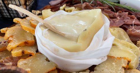 Our 11 Favorite Cheeses We've Tried In Portugal - TravelAwaits Portuguese Cheese, Living In Portugal, Vegetable Quiche, Travel Portugal, Portuguese Food, Cheese Tasting, Best Cheese, Bread Bowls, Portuguese Recipes