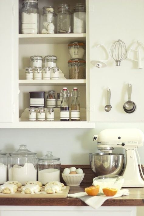 10 Ways to Squeeze a Little Extra Storage Out of a Small Space Organiser Cucina, Organized Pantry, Desain Pantry, Small Kitchen Storage, Small Space Storage, Small Space Solutions, Tiny Kitchen, Cabinet Organization, Kitchen Pantry