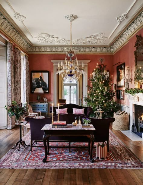 Last Minute Gift Ideas, Georgian Mansion, Georgian Interiors, Victorian Home Decor, Victorian Interior, Victorian Interiors, Beautifully Organized, Castles Interior, Living Room And Dining Room