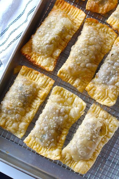 Brazilian Pastel Recipe, Brazilian Pastel, Pastel Recipe, Recipe With Beef, Fried Pastry, Pasta Roller, Pasta Dough, Pasta Maker, Brazilian Food