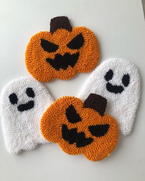 Halloween Tea Party, Christmas Punch, Diy Embroidery Designs, Punch Needle Patterns, Punch Needle Embroidery, Needle Punch, Punch Art, Diy Rug, Needle Art