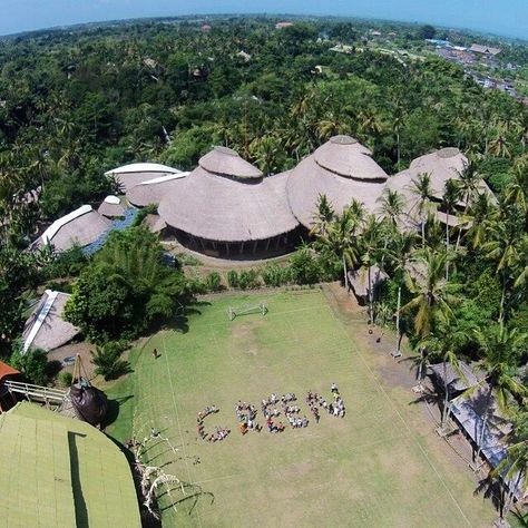 Green School Bali, Indigenous Architecture, Resort Luxury, Luxury Exterior, Green School, Life Plan, School Architecture, Sustainable Design, Dream Life