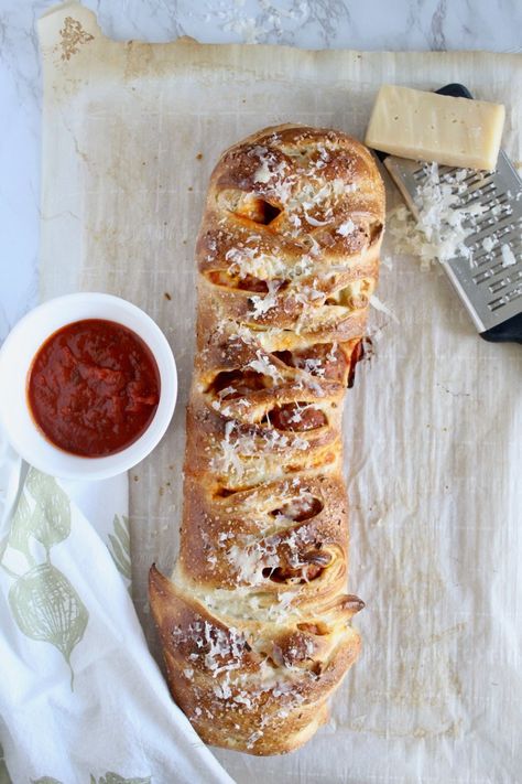 Meatball Stromboli Recipe, Meatball Stromboli, Beach Dinners, Stromboli Recipes, Stromboli Recipe Easy, Ground Beef Meatballs, Easy Meatball, Garlic Baked, Stromboli Recipe