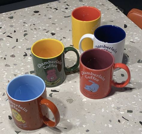 Chamberlain Coffee, Coffee Obsession, Pretty Mugs, Emma Chamberlain, Aesthetic Tiktok, Ceramics Ideas Pottery, Cool Mugs, Cute Cups, Aesthetic Aesthetic