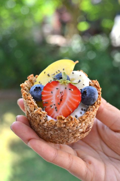 Granola Cups, Wedding Foods, Vegan Granola, Mini Torte, Vegan Wedding, Healthy Vegan Snacks, Vegan Banana, Homemade Granola, Vegan Sweets