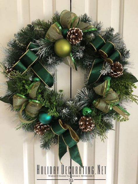 Emerald Green Christmas, Green Christmas Wreath, Creative Christmas Trees, Christmas Hanukkah, Creative Eye, Kwanzaa, Celebrate Christmas, Winter Wreath, Christmas Deco