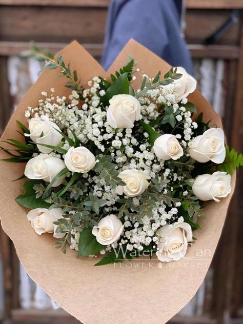 White Rose Bouquet Graduation, White Rose Floral Arrangements, White Rose Arrangements, Wedding Flowers White Roses, Roses In A Vase, Eiffel Tower Vases, Country Wedding Flowers, Pic Aesthetic, White Flower Bouquet