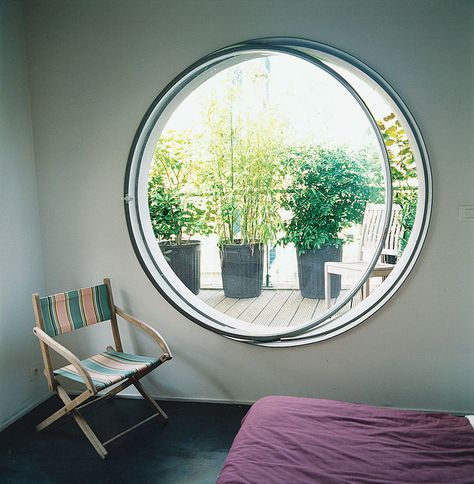 indoor-gardens-paris-france-blanc-patrick-dimanche-house-deck-bedroom Deck Bedroom, Parisian Wall, Circle Window, Garden Apartment, Porthole Window, Round Window, Indoor Window, House Deck, Indoor Gardens