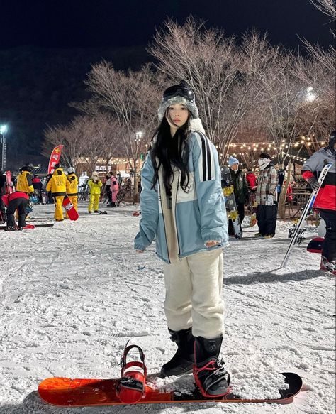 Freezing Weather Outfit, Black Chic Dress, Ski Outfit Aesthetic, Cute Snowboarding Outfits, Japan Outfit Winter, Granby Colorado, Ski Outfit For Women, Dress Kawaii, Colorado House