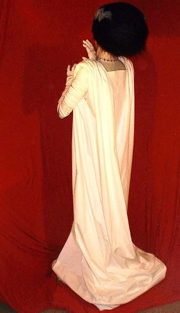 Bride of Frankenstein costume tutorial. Simple! Do this! Only problem now is the hair... Bride Of Frankenstein Costume, Frankenstein Costume, Halloween Forum, Costume Tutorial, Frankenstein Halloween, Halloween 2015, Dress Tutorials, Bride Of Frankenstein, Diy Brides