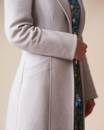 By Hand London, Knee Length Jacket, Iranian Fashion, Jacket Pattern Sewing, Coat Design, Jacket Pattern, Preppy Outfits, Coat Fashion, Moda Fashion