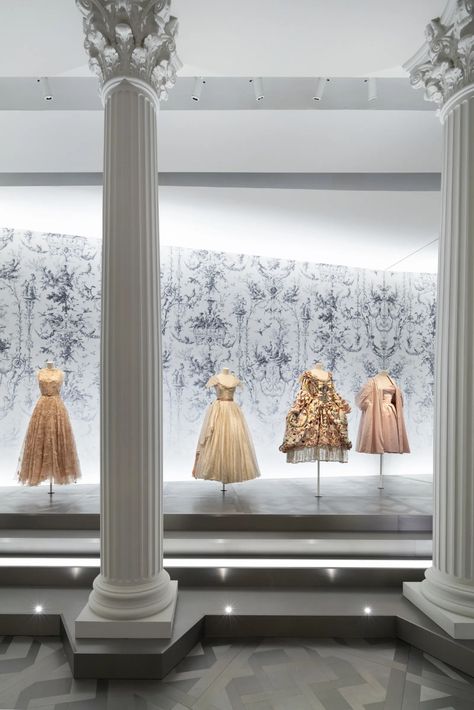 Dior Designer Of Dreams, Hamish Bowles, Christian Dior Designer, Dior Fashion Show, Museum Fashion, Denver Art Museum, Brooklyn Museum, Christian Dior Haute Couture, Dior Designer